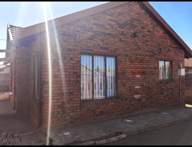 3 BEDROOM HOUSE FOR SALE IN PROTEA GLEN